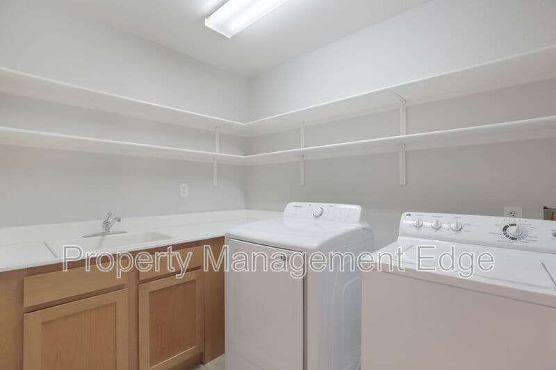 Lake Elsinore House: 33555 Cedar Creek Ln