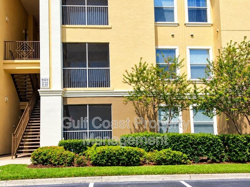Riverview House: 5521 Legacy Crescent Place