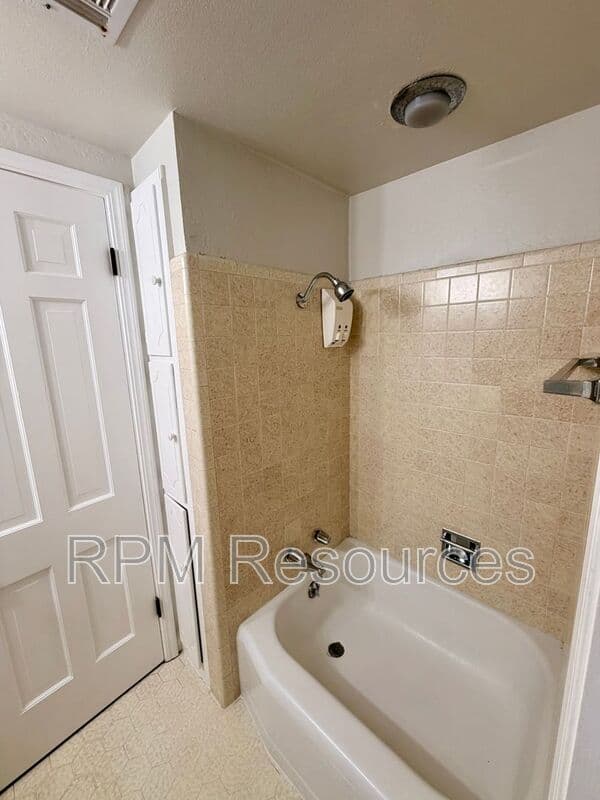 Oklahoma City House: 4120 NW 44th St