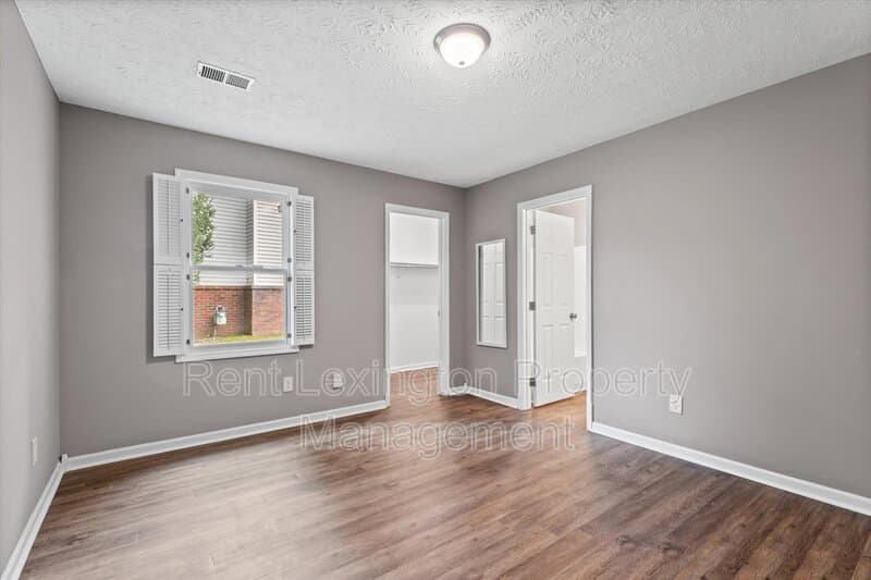 Lexington House: 3534 Cave Hill Place