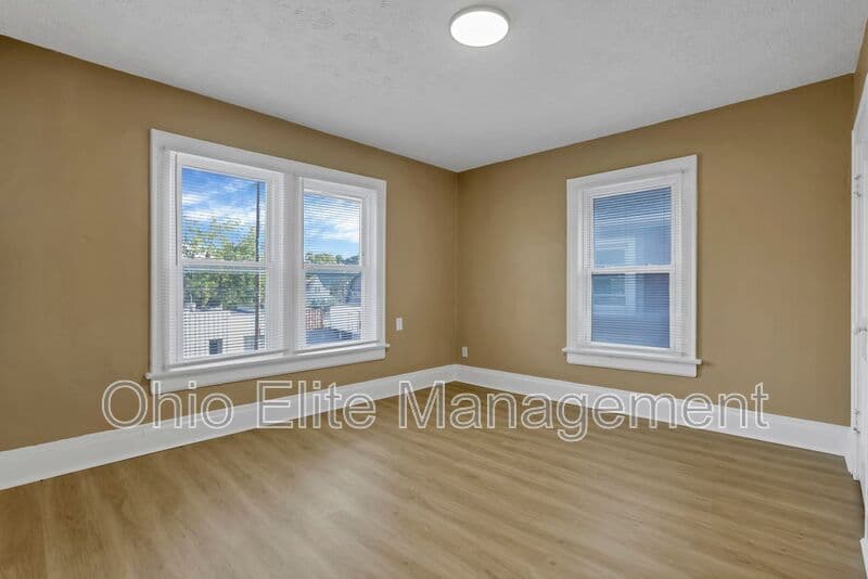 Columbus House: 2545 Sullivant Ave