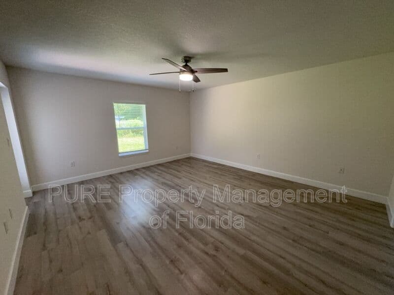 Ocala House: 11165 NW 7th Street
