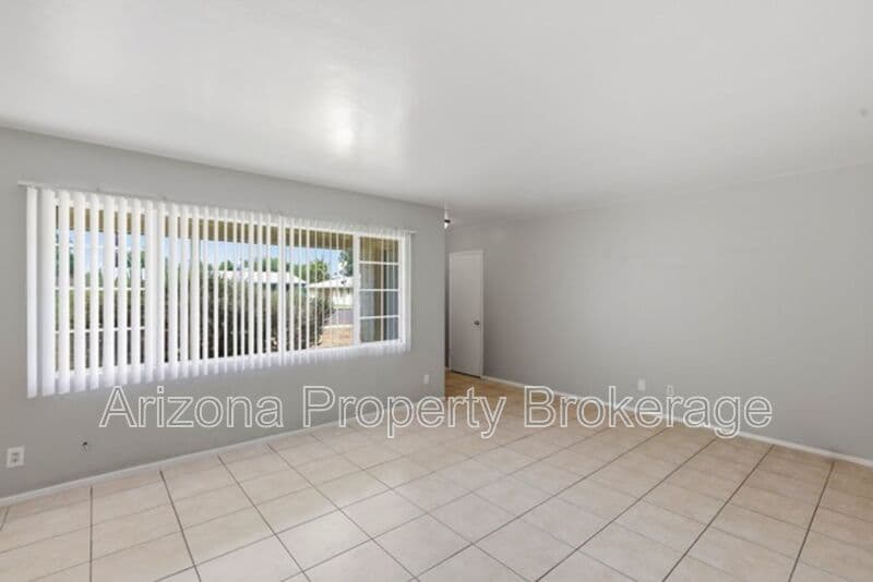 Phoenix House: 4640 E. Oak St.