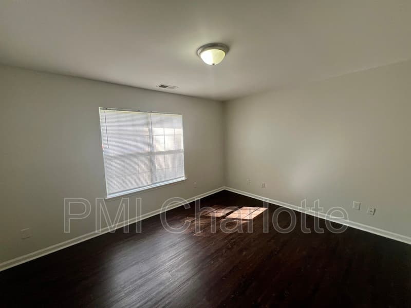 Charlotte House: 6204 Easter Ln