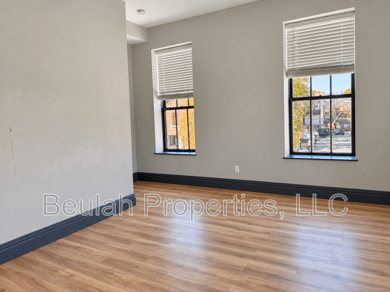 St. Louis House: 2012 S. 12th St - 1F