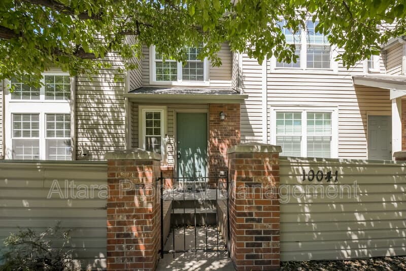 Aurora Townhome: 10041 E Mexico Ave