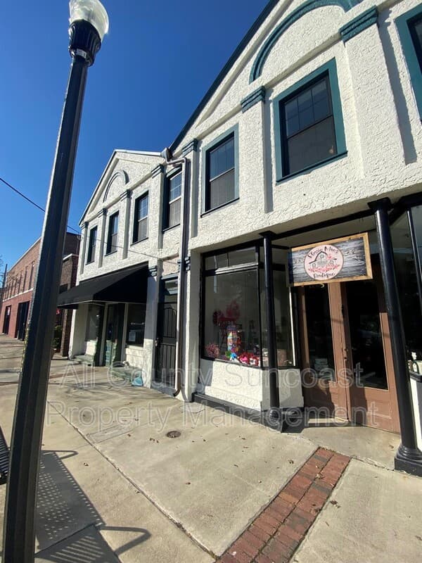 Monticello Condo: 170 E Dogwood St