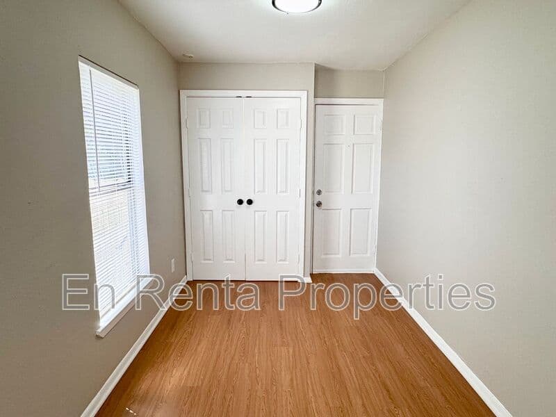 Fort Worth House: 525 Hammond St.