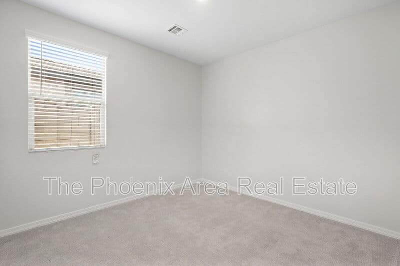 Maricopa House: 35786 W Santa Monica Ave