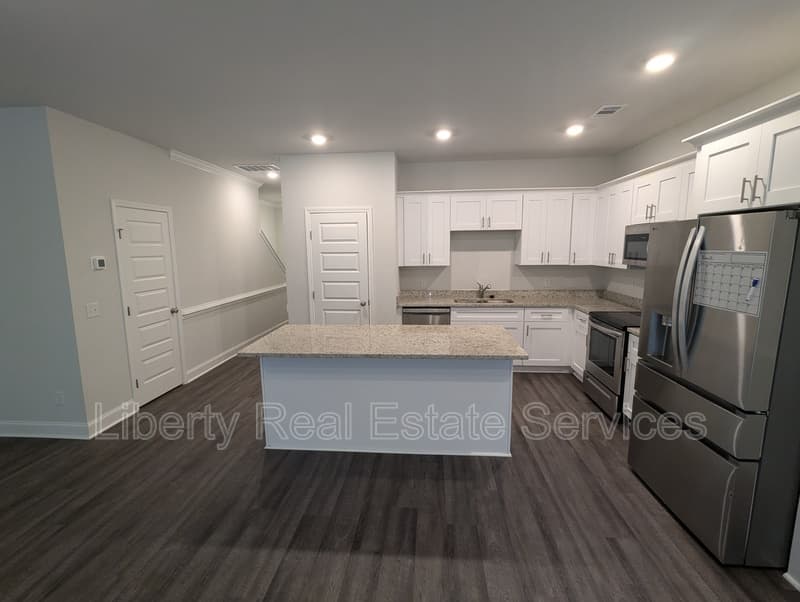 Pooler House: 340 Governor Gwinnett Way