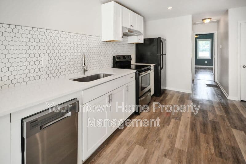Atlanta House: 959 Dill Ave SW