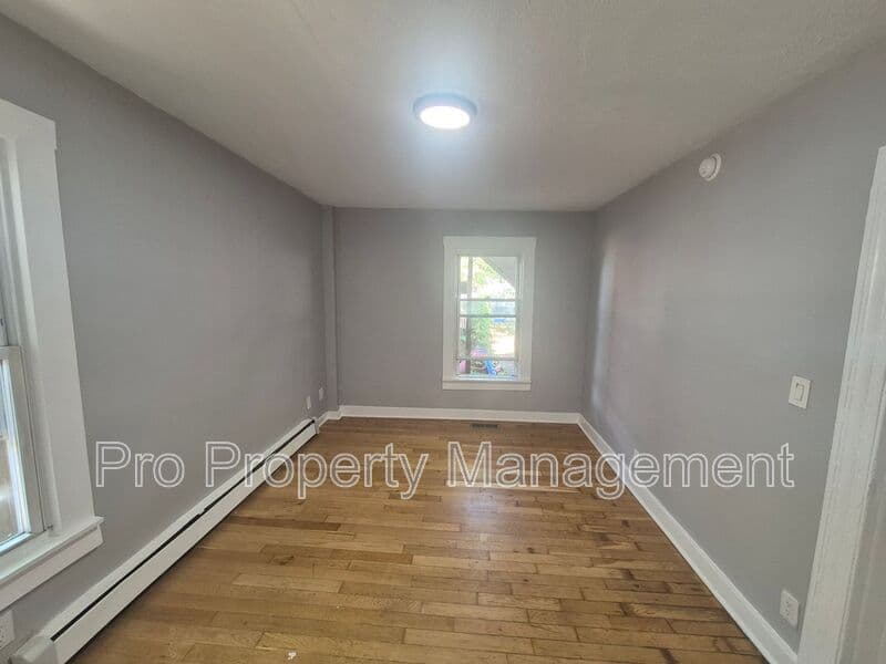 New Haven House: 35 SALTONSTALL AVE