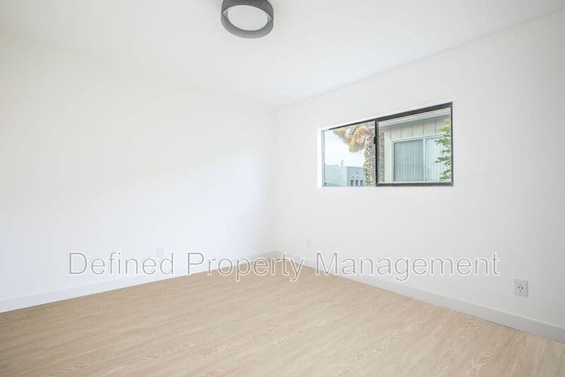 Los Angeles Condo: 6133 Eleanor Ave