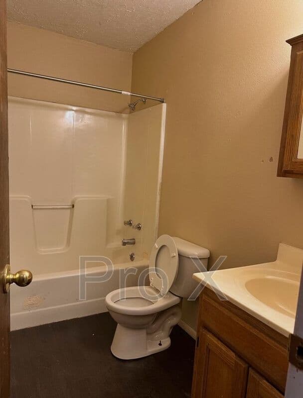 Washburn House: 111 Elm St #1-4