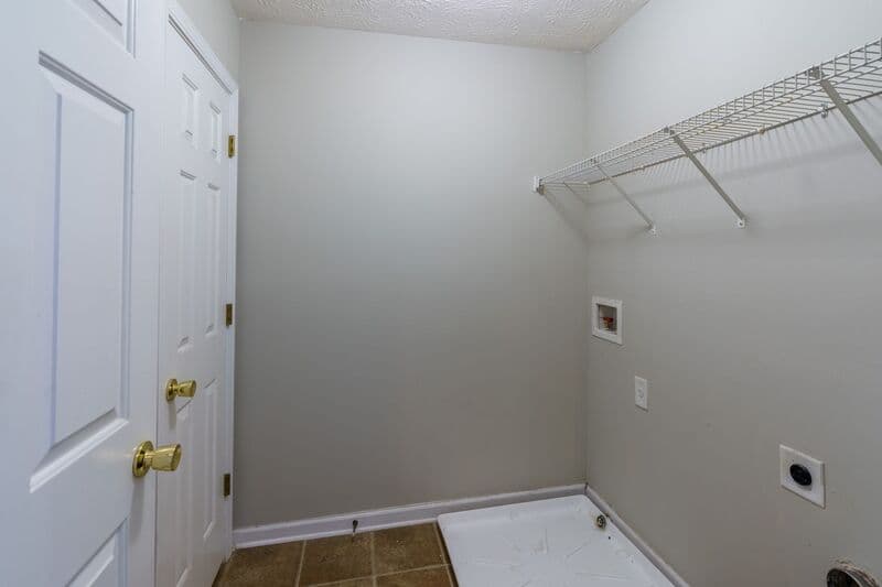 Athens House: 321 Samuel Clemens Way