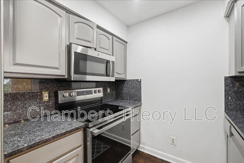 Arlington Condo: 2101 N Rolfe St