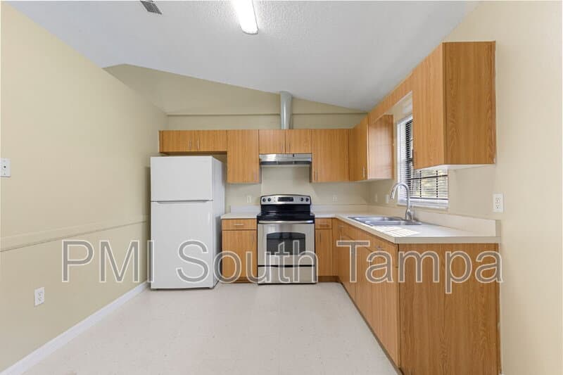 Dade City House: 9926 U.S. 98