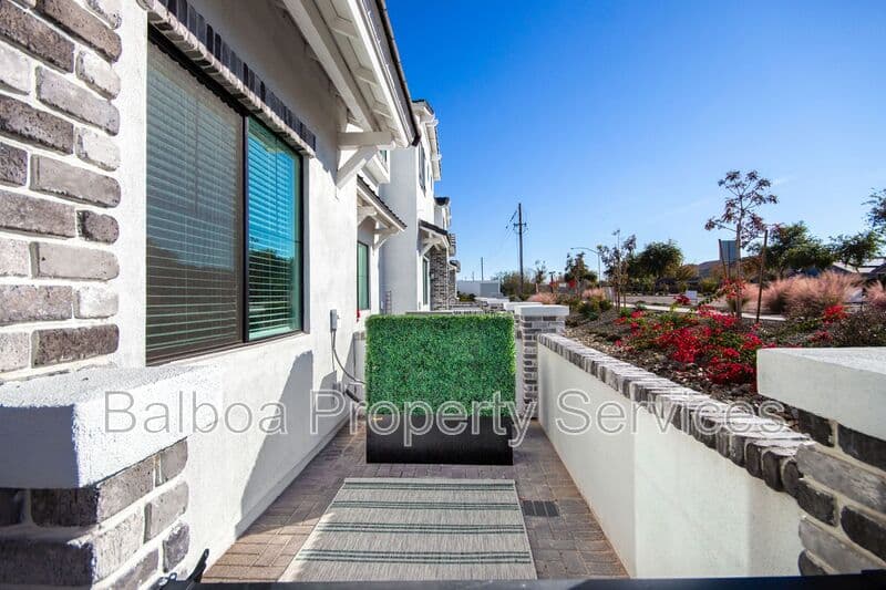 Mesa Townhome: 3230 E Thomas Rd