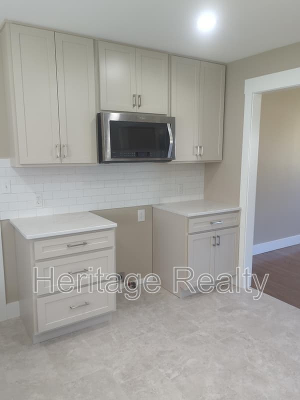 Knoxville House: 8108 Bennington Drive Northwest