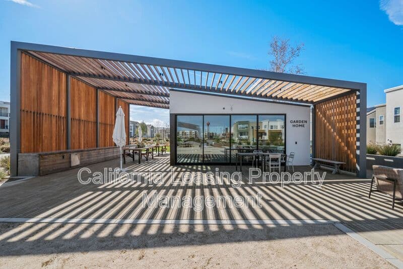 Valencia House: 27233 Red Willow Court