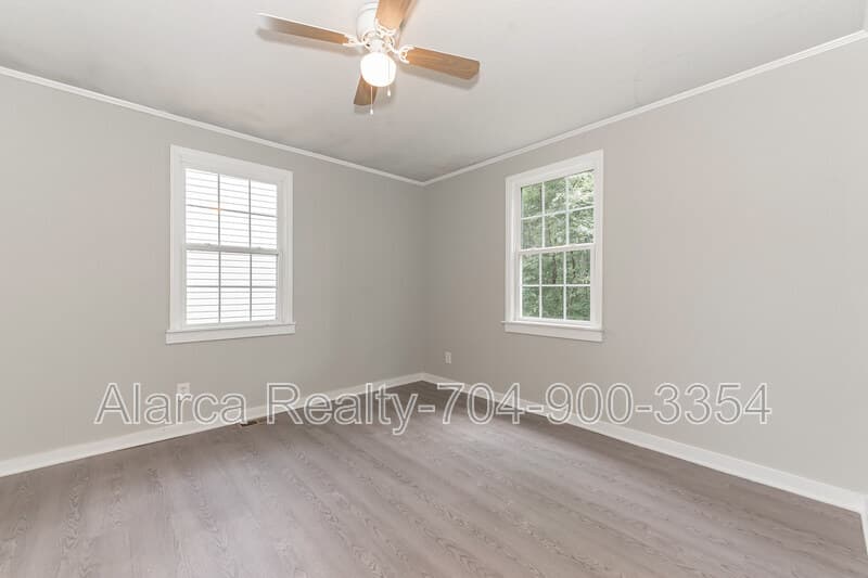 Charlotte House: 9333 Kendall Dr