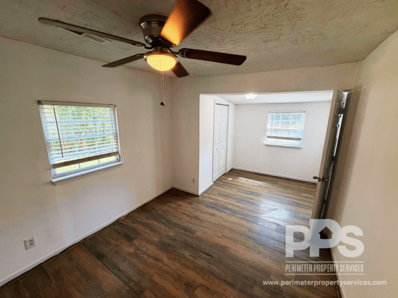 Union City House: 5544 Lakeside Dr