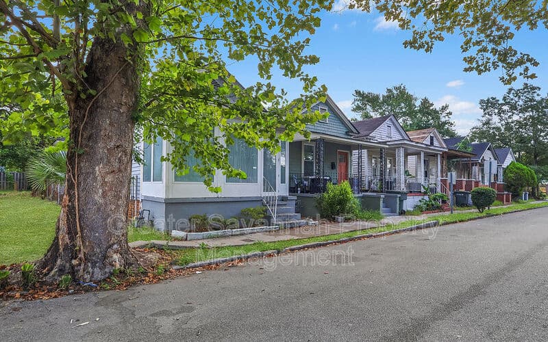 Savannah House: 612 West 42nd Street