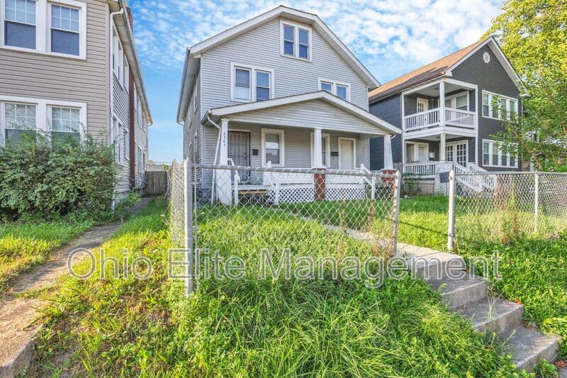 Columbus House: 2545 Sullivant Ave
