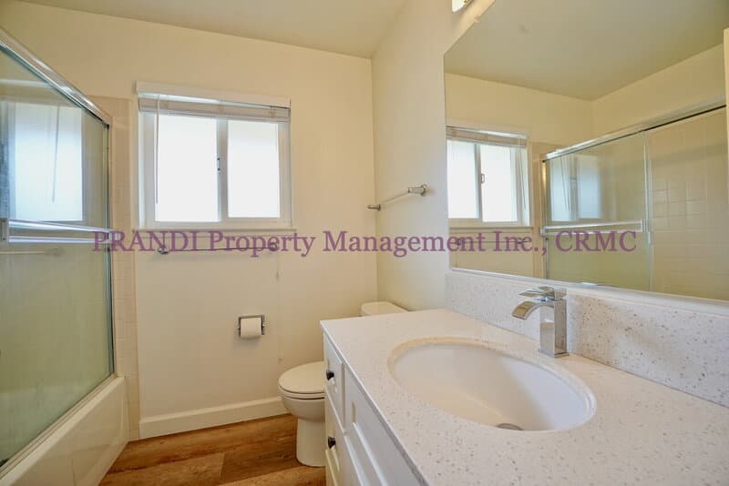Tiburon Condo: 20 Circle Dr