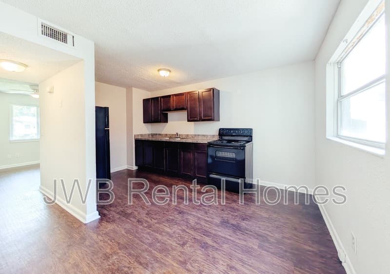 Jacksonville Townhome: 1834 Broadway Ave
