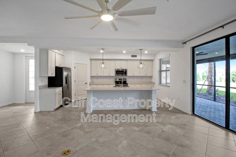 Sarasota House: 5703 North Honore Avenue