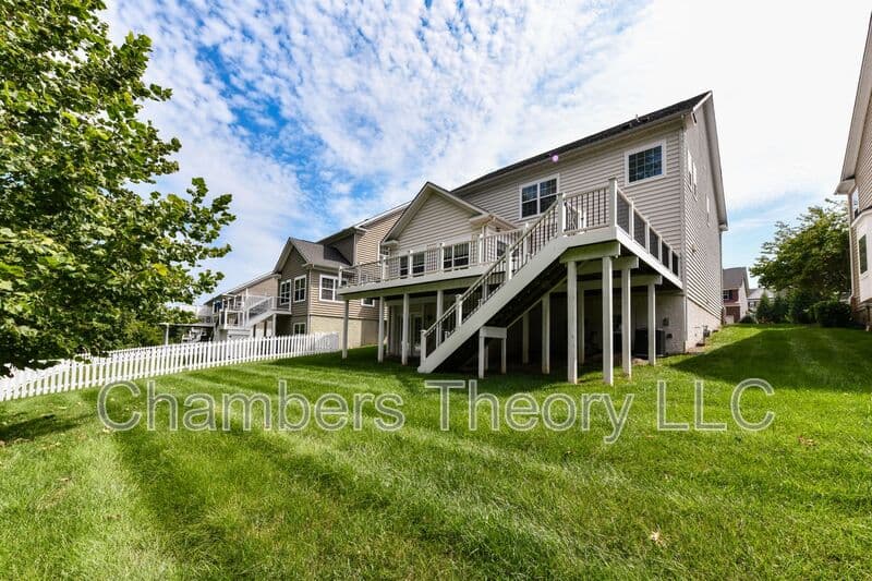 Ashburn House: 21026 Potomac Trail Cir
