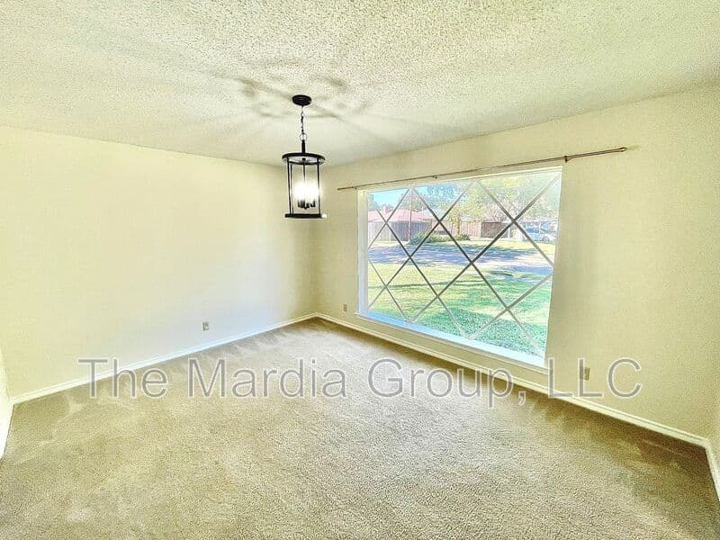Garland House: 818 Worcester