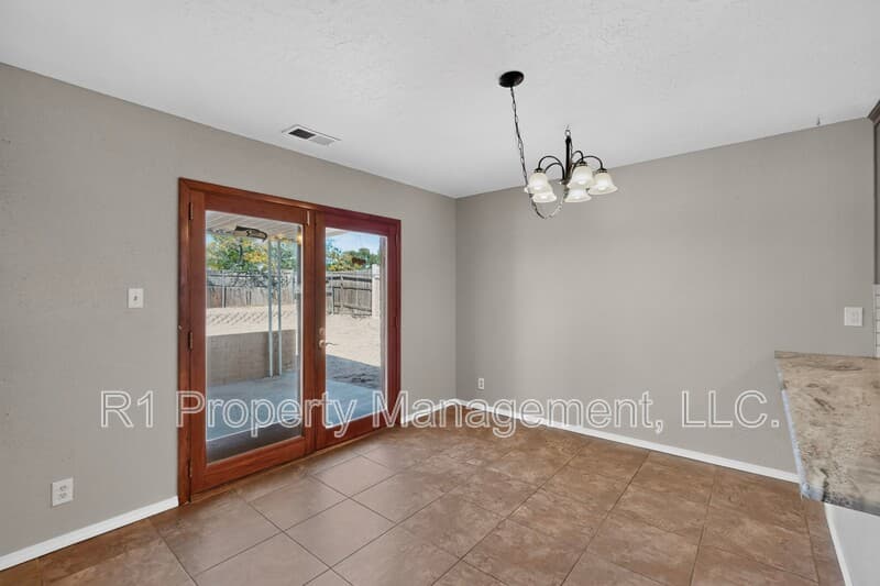 Rio Rancho House: 209 Villa Verde Drive Southeast