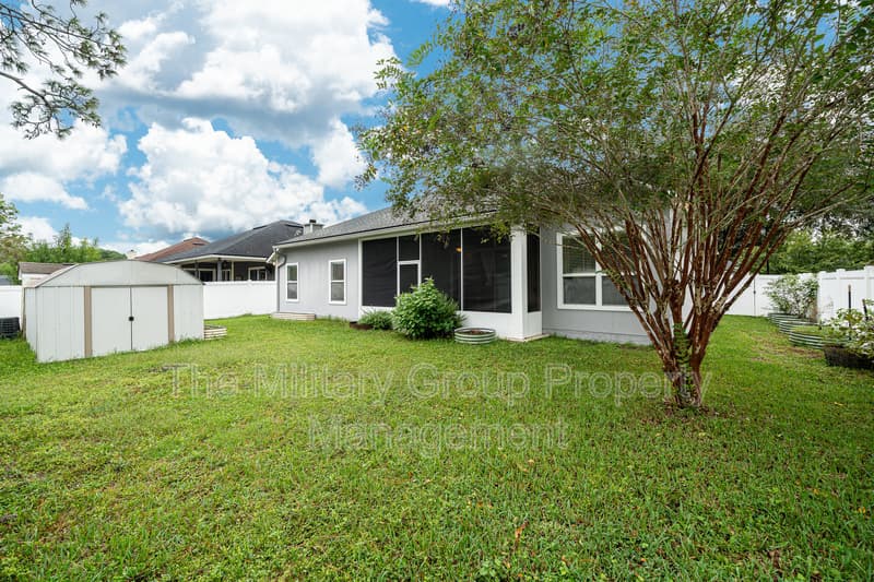 Green Cove Springs House: 2207 Gardenmoss Drive