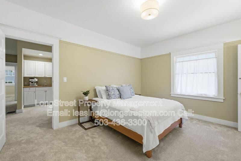 Portland House: 2249 E Burnside St