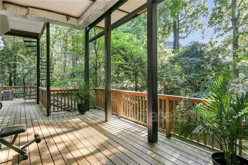 Atlanta House: 930 Manchester Place