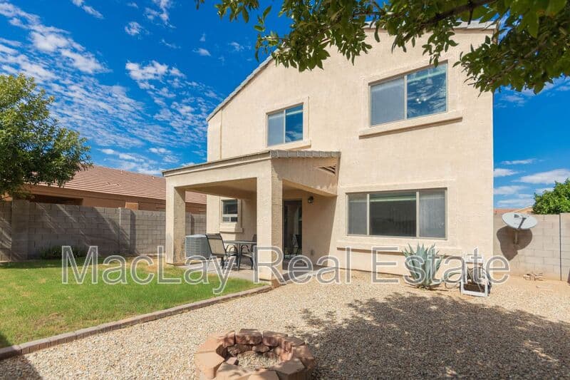Glendale House: 7265 W Glenn Dr