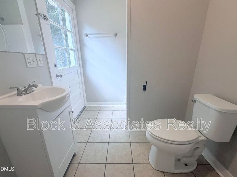 FUQUAY-VARINA House: 135 N WEST ST