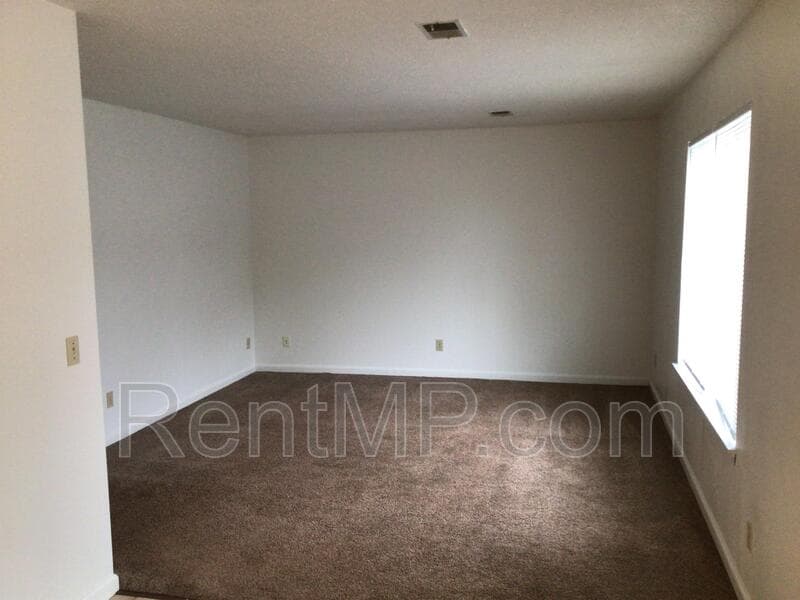 Mt Pleasant Townhome: 722 W Broomfield - Unit J02