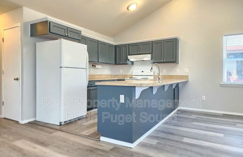 Arlington House: 112 N Gifford Ave