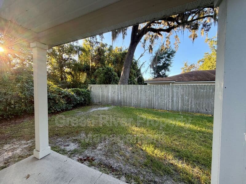 Orange Park House: 450 Clinton Drive