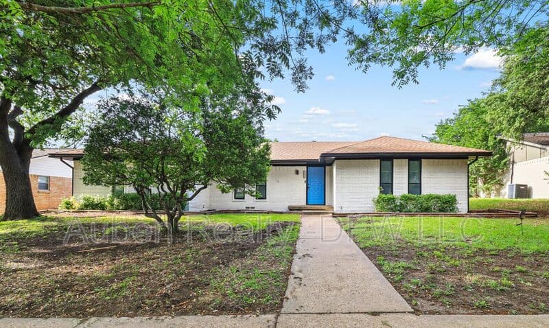 Plano House: 2404 Kentfield Lane