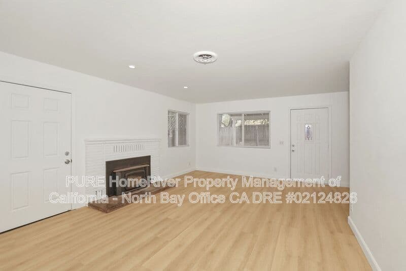 Cloverdale House: 1040 South Cloverdale Blvd