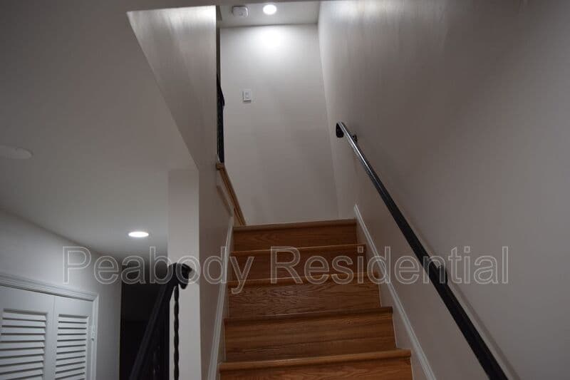 Alexandria House: 1013 N Vail St