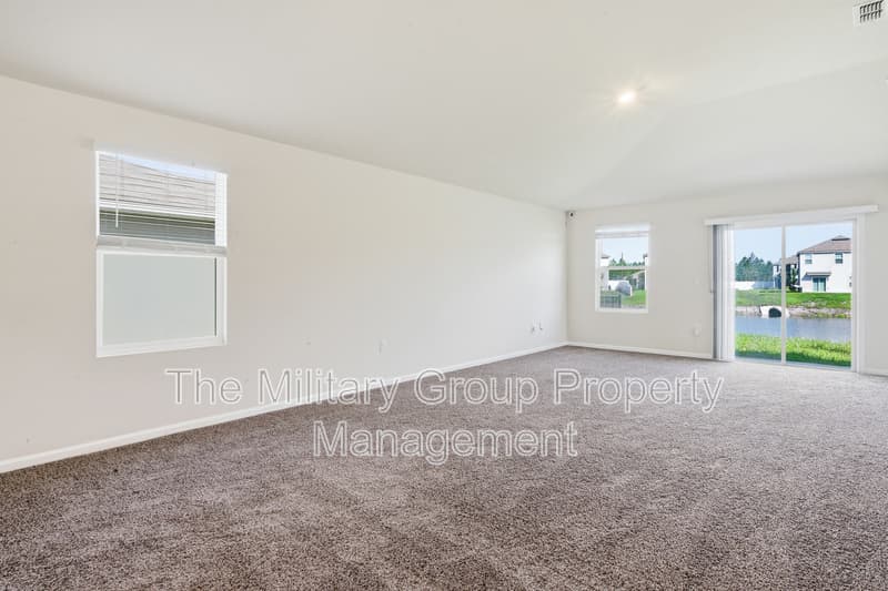 Jacksonville House: 15729 Equine Gait Dr
