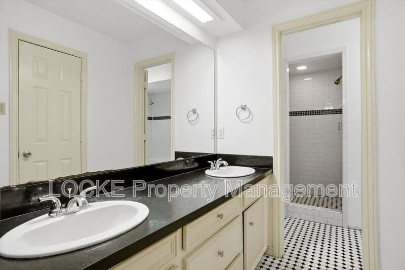Carrollton House: 2033 Teton Place