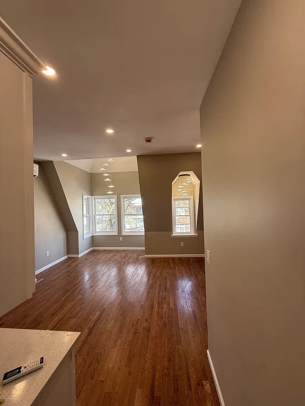 Newark Townhome: 171 Mount Prospect Ave