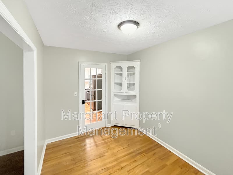 Taylors House: 15 Wood Circle