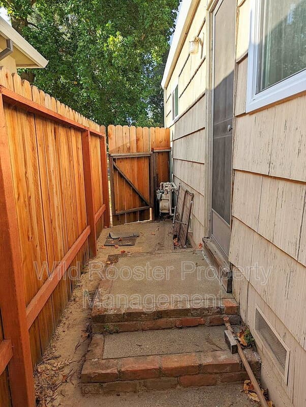 Sacramento Condo: 5320 Roger Way